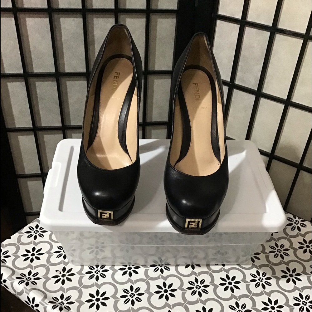 Fendi
Fendi Black Leather Fendista Platform Pumps - Picture 1 of 6